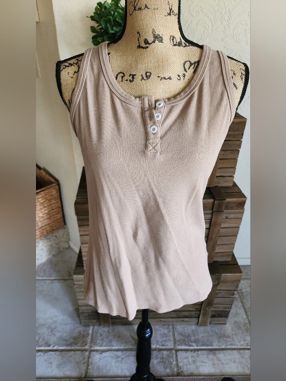 Sleeveless Ribbed Henley Tank Top - Beige